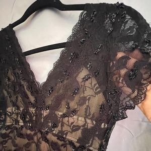 Sleeveless Scalloped Surplice V-Neck Lace Sheath Dress